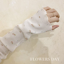 Load image into Gallery viewer, Japaneese Vintage Print Flower Tops Long Sleeve Fungus Edge Sweet Cute T-shirts Spring Mori Girls O-neck Fresh Tees Spring