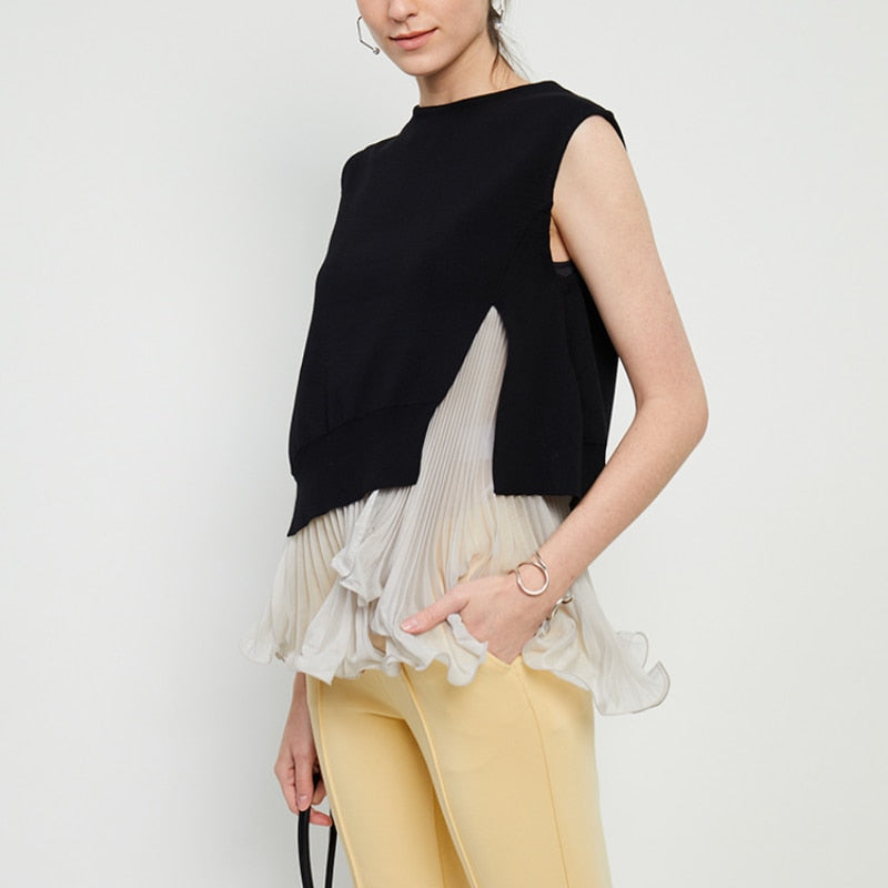 Sleeveless Knit Top with Pleated Chiffon Ruffles: A Summer Layering Guide