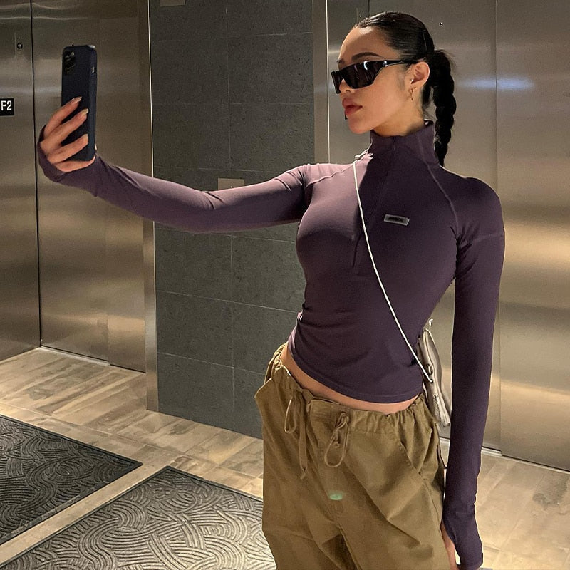 Half-Zip Turtleneck Crop Top: Styling a Long-Sleeve Y2K Layer
