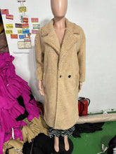 Load image into Gallery viewer, Loose Fur Integrated Faux Fur Coat Women