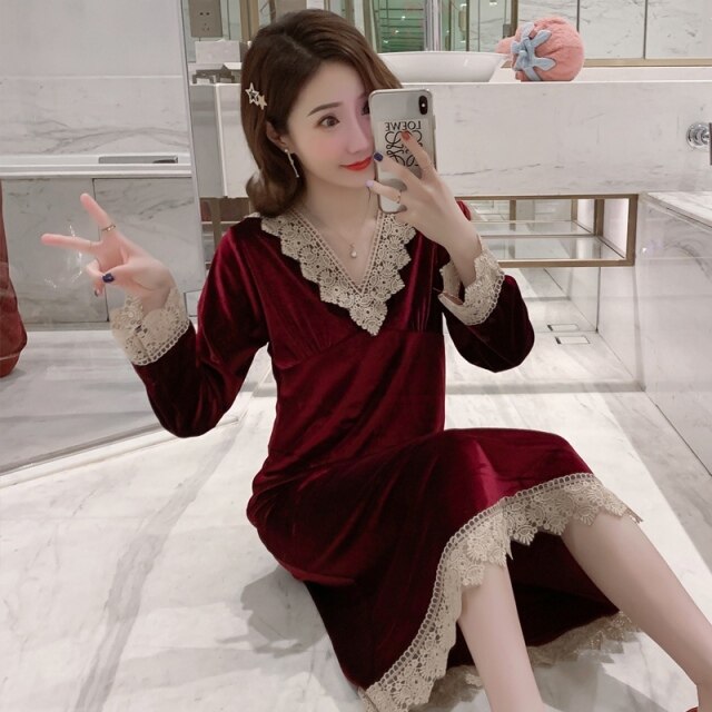 2021 New Autumn Winter Sexy Lace V-neck Gold Velvet Long Dress Nightgowns for Women Long Sleeve Sleepwear Night Dress Nightdress
