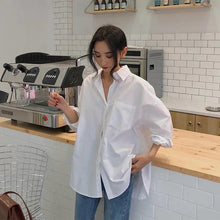 Load image into Gallery viewer, 2021 Spring Autumn Women Shirts White Plain Loose Oversized Blouses Female Tops Loose BF Korean Style Blusas Pockets