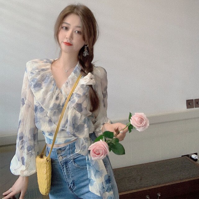 2021 Summer new spring V-neck top temperament chiffon shirt sweet floral shirt women's design