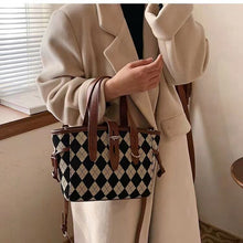 Load image into Gallery viewer, 2021 new versatile one-shoulder messenger high-quality western-style fashion handbag