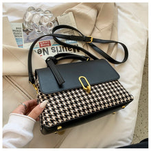 Load image into Gallery viewer, 2021 tend&amp;ecirc;ncia moda feminina bolsas de marca luxo marrom bolsas ombro crossbody sacos mensageiro saco de maquiagem sacos de bloq