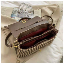 Load image into Gallery viewer, 2021 tend&amp;ecirc;ncia moda feminina bolsas de marca luxo marrom bolsas ombro crossbody sacos mensageiro saco de maquiagem sacos de bloq