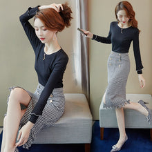 Load image into Gallery viewer, Autumn New Women Elegant Temperament Tweed Skirt Two Piece Set Black Long Sleeve Knit Blouse + High Waist Bodycon Skirt Suits