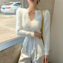 Load image into Gallery viewer, Black long-sleeved short sweater hollow chain plush fleece top to keep warm autumn and winter T-shirt