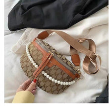 Load image into Gallery viewer, Bolsa de cintura de design de corrente pérola carta bolsa de lona fanny pacote de cintura para as mulheres 2021 ombro crossbody