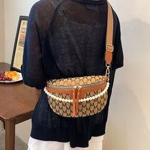 Load image into Gallery viewer, Bolsa de cintura de design de corrente pérola carta bolsa de lona fanny pacote de cintura para as mulheres 2021 ombro crossbody
