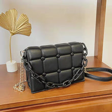 Load image into Gallery viewer, Bolsa feminina de ombro com corrente, bolsa para mulheres nova, luxuosa, sacola de rebite, de couro, para viagem