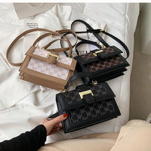 Load image into Gallery viewer, Bolsa feminina luxuosa de ombro, bolsa carteiro com aba e couro pu de alta qualidade para viagem