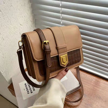Load image into Gallery viewer, Contraste de cor couro do plutônio flip crossbody sacos para as mulheres 2022 hit simples moda bolsa ombro senhora luxo pequeno