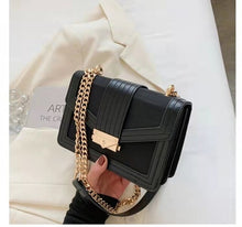 Load image into Gallery viewer, Designer de luxo marca esfrega couro corrente aleta bolsa ombro para as mulheres inverno sacos crossbody bolsas festa e bolsas 2