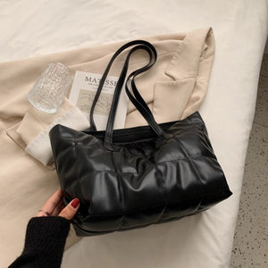 Fashion Fabric Big Quilted Soft Shoulder Bags for Women 2022 Hit Winter Shoulder Bags Padded New Fashion Trendy Brand Handbags