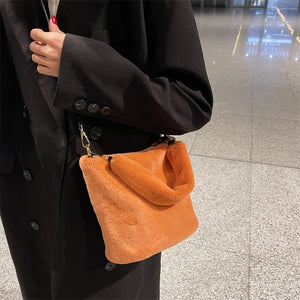 Fashion Luxury Faux Fur Bucket Women&#39;s Handbags Designer Lady Hand Bags Fluffy Soft Plush Warm Winter Clutch Shoulder Bags