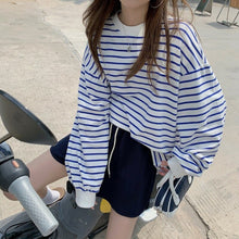 Load image into Gallery viewer, Fashion Striped Tshirt Women Simple O-neck Long Sleeve Tops Femme Casual Loose All Match Vinatge Tees Spring T Shirt 2022