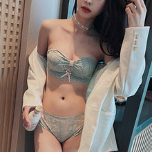 Load image into Gallery viewer, Girl's New Small Chest Strapless-Bra Sexy Lace Bow Underwear Push Up Thin Women's Gathered Invisible Bra Suit Minority Wireless