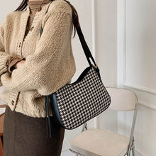 Load image into Gallery viewer, Inverno de lã pano sacos ombro para as mulheres moda crossbody saco 2022 hit simples bolsas luxo e bolsas feminino viagem totes