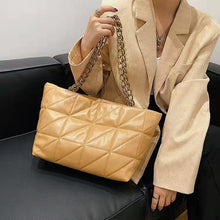 Load image into Gallery viewer, Inverno grande acolchoado sacos de ombro para as mulheres couro do plutônio 2021 hit grande moda designer marca tote corrente bo