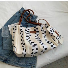 Load image into Gallery viewer, Large-capacity canvas bag 2021 new all-match western fashion one-shoulder tote bag