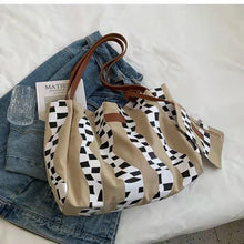 Load image into Gallery viewer, Large-capacity canvas bag 2021 new all-match western fashion one-shoulder tote bag