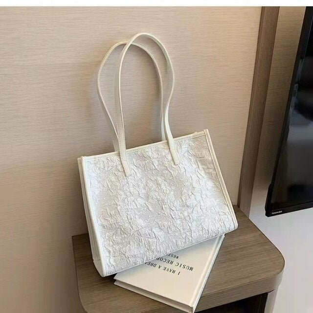 Large-capacity, versatile, new fashion shoulder bag, unique niche design tote bag