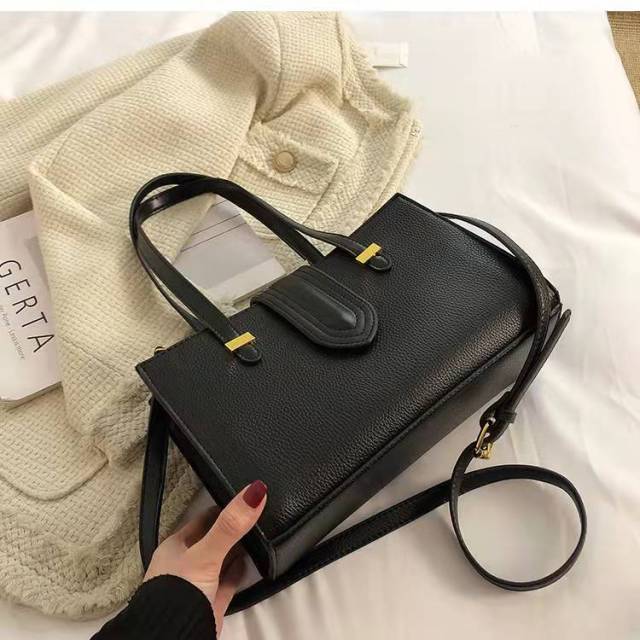 Luxury high design niche texture 2022 new all-match messenger bag fashion one-shoulder portable female bag