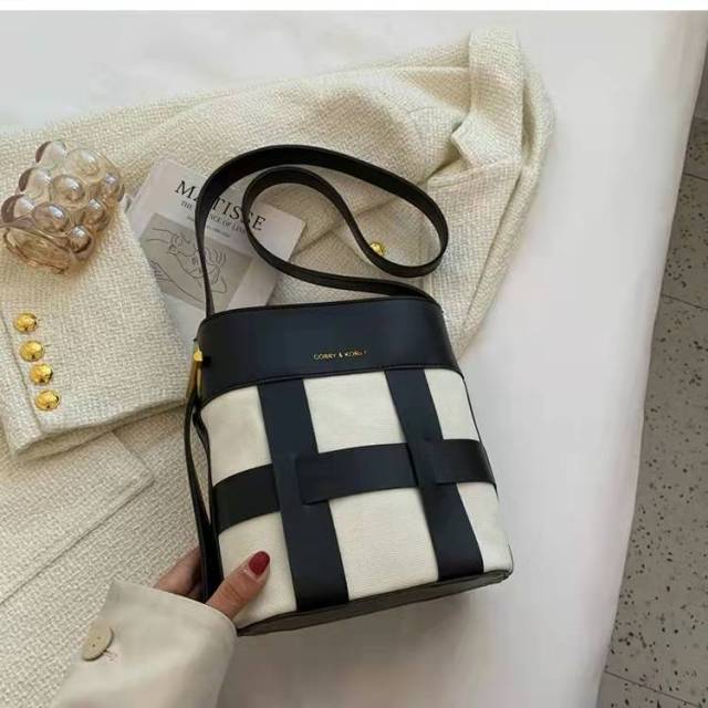Luxury high-end design brand handbags 2021 new wild fashion niche single shoulder handbags