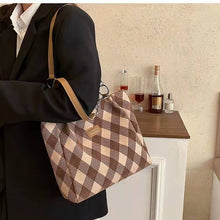 Load image into Gallery viewer, Luxury women&#39;s bag 2022 new wild high-end brand large-capacity western style one-shoulder tote bag