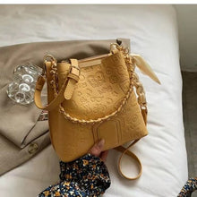 Load image into Gallery viewer, Luxury women&#39;s bag fashion messenger bag ins niche design senior one-shoulder bucket women&#39;s bag