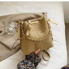 Load image into Gallery viewer, Luxury women&#39;s bag fashion messenger bag ins niche design senior one-shoulder bucket women&#39;s bag