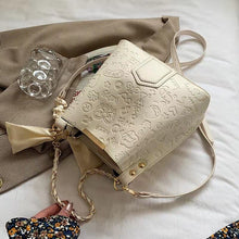 Load image into Gallery viewer, Luxury women&#39;s bag fashion messenger bag ins niche design senior one-shoulder bucket women&#39;s bag