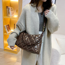 Load image into Gallery viewer, Marca designer feminina 2021 inverno na moda senhora acolchoado bolsa de ombro pequena marca bolsas crossbody sacos