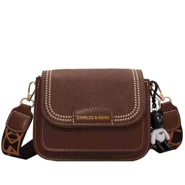 Mini bolsa transversal de couro feminina, bolsa retrô com pingente de urso para mulheres 2022