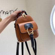 Load image into Gallery viewer, Mochila pequena feminina de couro artificial, nova bolsa de ombro da moda em couro ecológico, versão coreana, mochila universitá