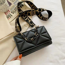 Load image into Gallery viewer, New trendy shoulder bag chain casual simple handbag fashion thick chain small square bag