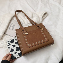 Load image into Gallery viewer, Pequeno feminino totes esfrega couro designer bolsa e bolsas para as mulheres 2021 retro tendências de luxo marca viagem simples