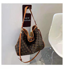 Load image into Gallery viewer, Retro aging shopping bag shoulder bag 2021 new trendy large-capacity tote diagonal commuter female bag