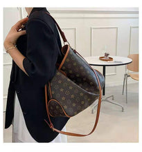 Load image into Gallery viewer, Retro aging shopping bag shoulder bag 2021 new trendy large-capacity tote diagonal commuter female bag