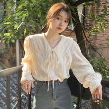 Load image into Gallery viewer, Sweet Peter Pan Collar Woman Shirt Spring Autumn Loose Casual Vintage Korean Style Women Blosue Elegant Office Lady Blusas Mujer