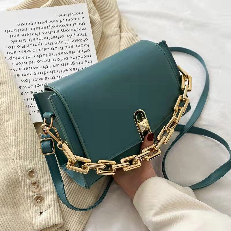 The new Korean version of retro fashion simple one-shoulder messenger chain portable small square bag