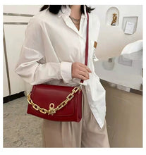 Load image into Gallery viewer, The new Korean version of retro fashion simple one-shoulder messenger chain portable small square bag