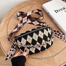 Load image into Gallery viewer, The new trendy all-match crossbody high-quality texture niche fashion one-shoulder belt bag