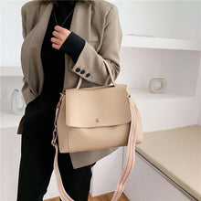 Load image into Gallery viewer, Totes Bags Women Large Capacity Handbags Women PU Shoulder Messenger Bag Female Retro Daily Totes Lady Elegant Handbags