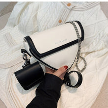 Load image into Gallery viewer, Triângulo design de couro pequenos sacos crossbody para as mulheres 2022 marca de luxo corrente bolsa de ombro bolsas e bolsas d
