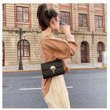 Load image into Gallery viewer, lady bags  new arrival fashion women shoulder bag pu material diamond lattice chains crossbody bag black red color